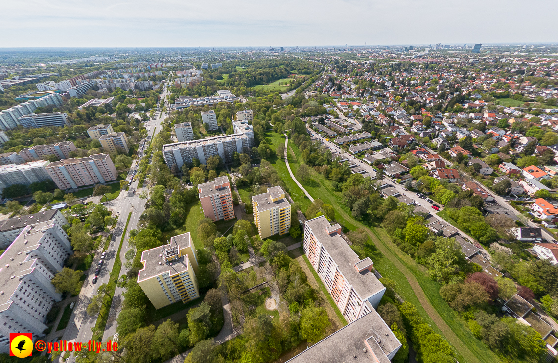 04.05.2023 - Luftbilder von der Fassadensanierung an der Kurt-Eisner-Straße in Neuperlach